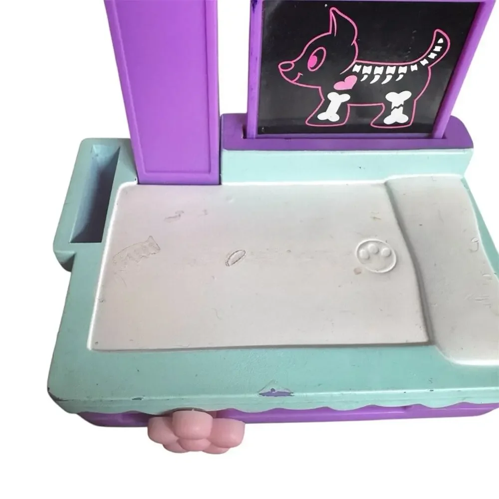 Littlest Pet Shop 11 Assorted Pets With Several Accessories Collector